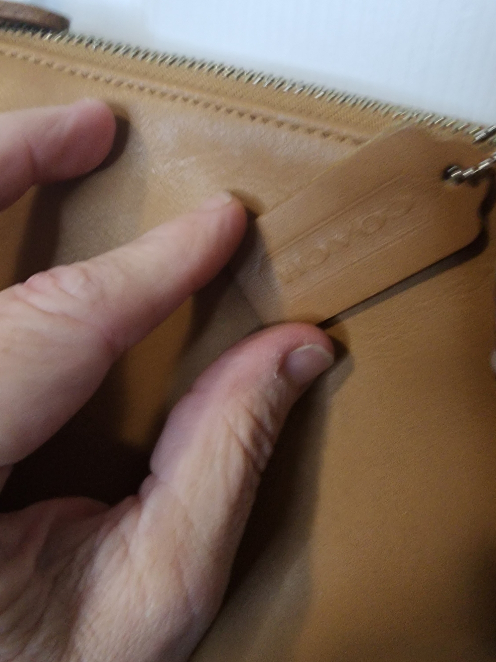 Coach Vintage Chelsea Slim Tan Leather Crossbody - Picture 3 of 11